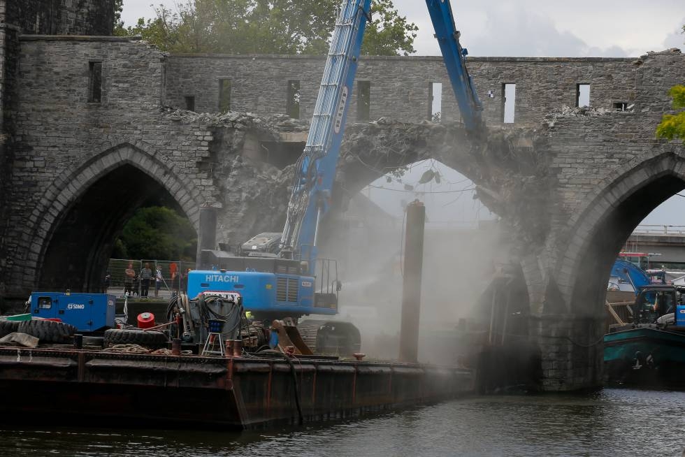  Trabajos de demolición del puente “de los agujeros”  - 