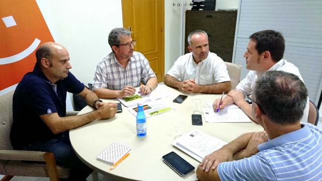 Garcia se reúne con la Unió de Llauradors para dar una 