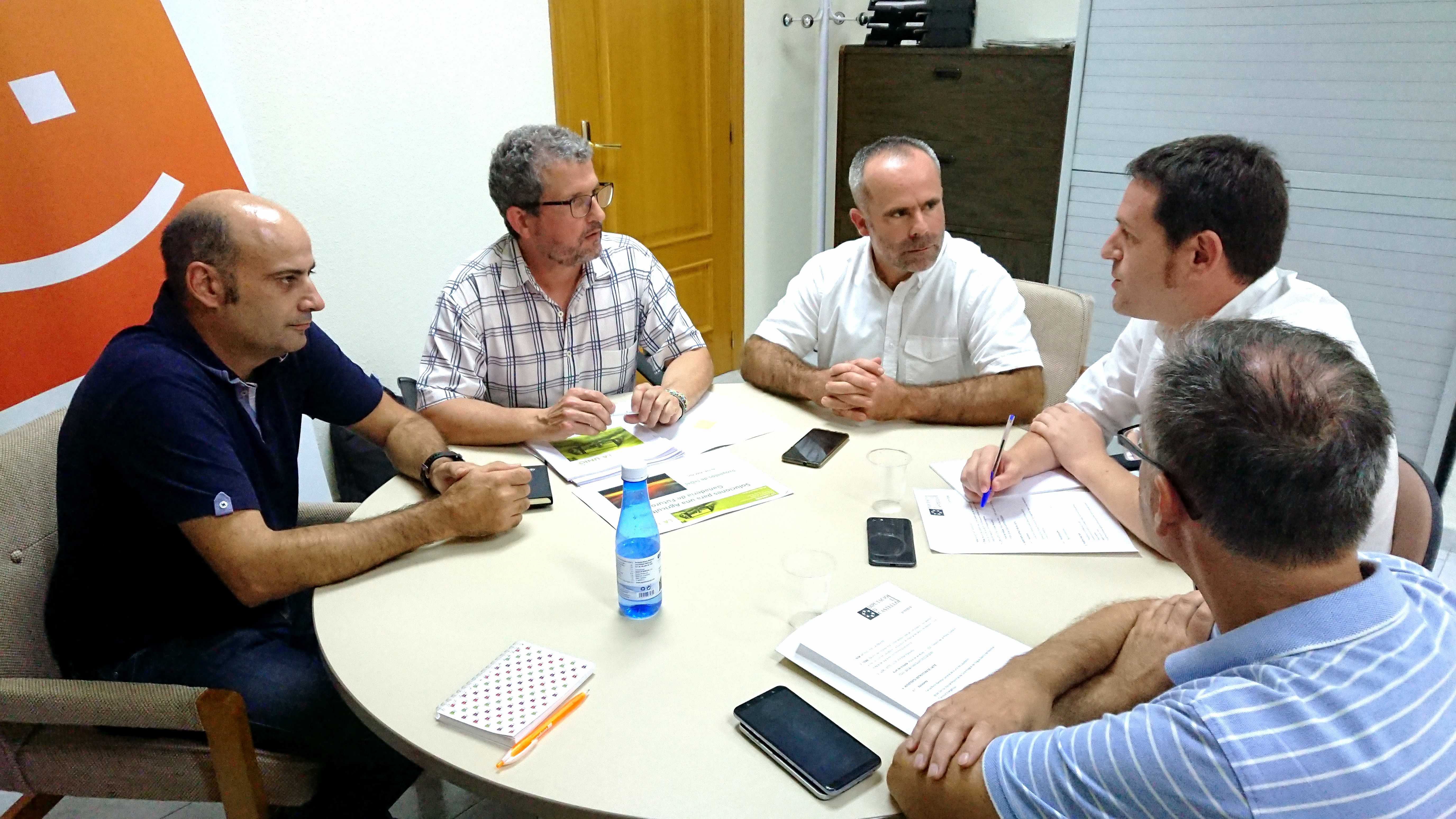 Garcia se reúne con la Unió de Llauradors para dar una 