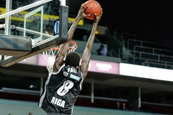 El HLA Alicante ficha al pívot senegalés Bamba Fall
