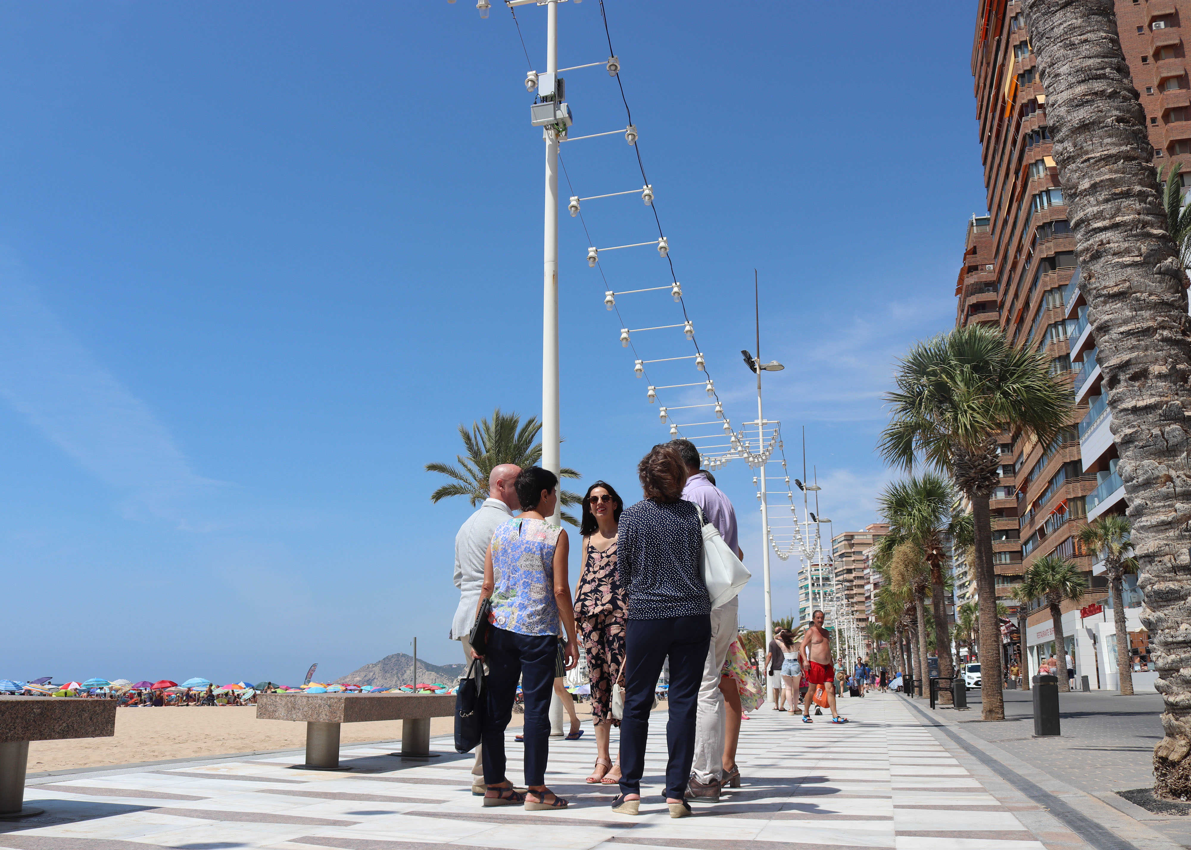 Orange y Benidorm prueban la tecnología ‘small cell’ para mejorar la navegación en zonas turísticas
