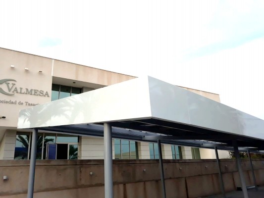 Pérgolas fotovoltaicas: la sombra que genera energía eléctrica para autoabastecerse