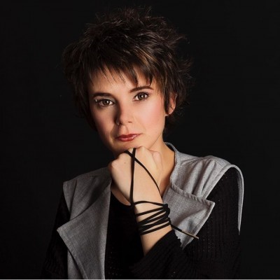 Pilar Arejo, la cantante alicantina con sonido italiano que se escucha en Latinoamérica
