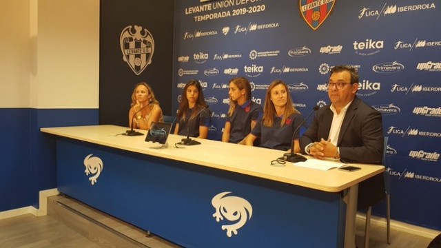El Levante presenta tres jugadoras de una tacada