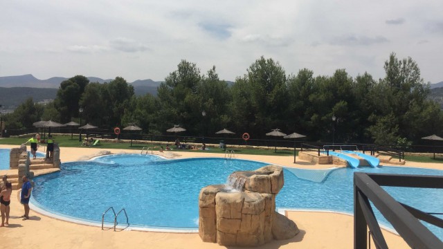 Segorbe condena los actos incívicos que provocan el cierre y desinfección de las piscinas municipales