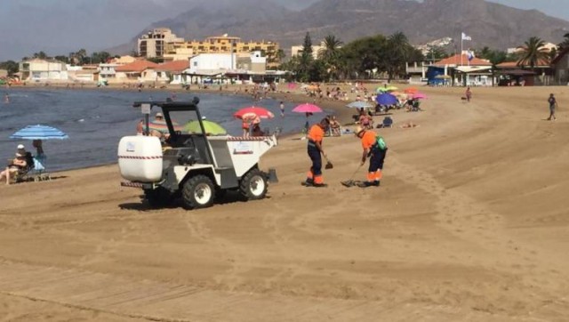 Actúa Servicios y Medio Ambiente prorroga por un año el refuerzo de la limpieza de playas en Orihuela