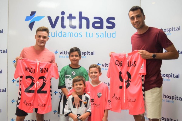 Un hospital cambia las batas de los niños ingresados por camisetas del Castellón