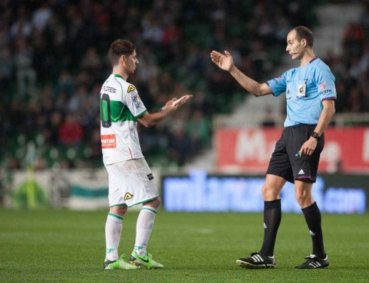 El Elche hace oficial la vuelta de Javi Flores