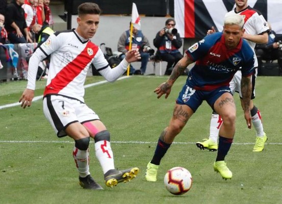 Álex Moreno sigue a la espera de resolver su futuro pensando en el Valencia