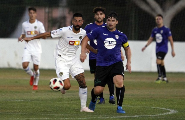 El Hércules no cierra la puerta a la salida a Carlos