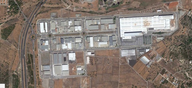 La Vall atiende a los empresarios e instalará fibra óptica en el polígono Belcaire tras años de quejas