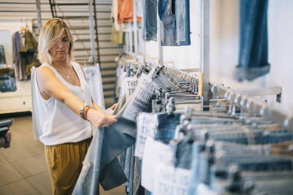 Jeanologia, la multinacional valenciana en la que confían Uniqlo o Levi's, mira más allá del 'jean'