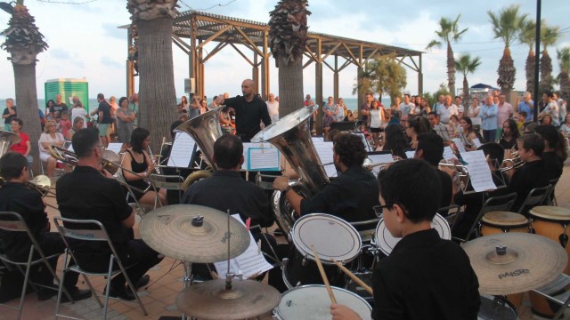 La música de los 70 regresa con un concierto que la banda musical de Almenara rinde a Els Pavesos 