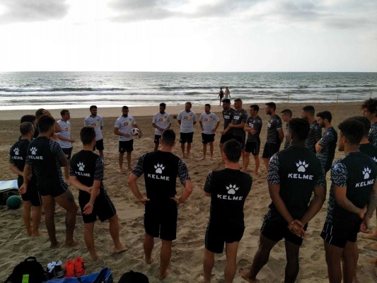Planagumà se lleva al equipo a la playa