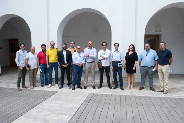 El acuerdo entre Orihuela y el Colegio de Arquitectos bajará el tiempo para conceder licencias de obra de un año a dos meses 
