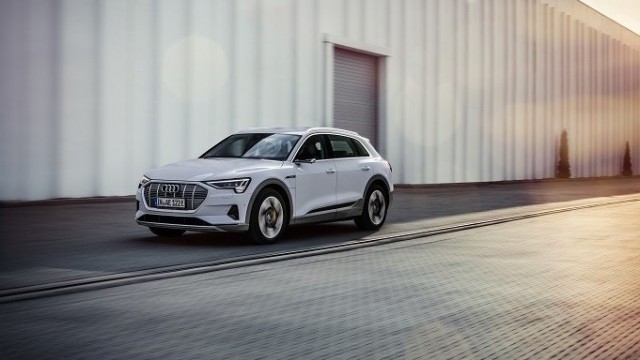 Audi amplía la gama del e-tron con una nueva versión de acceso