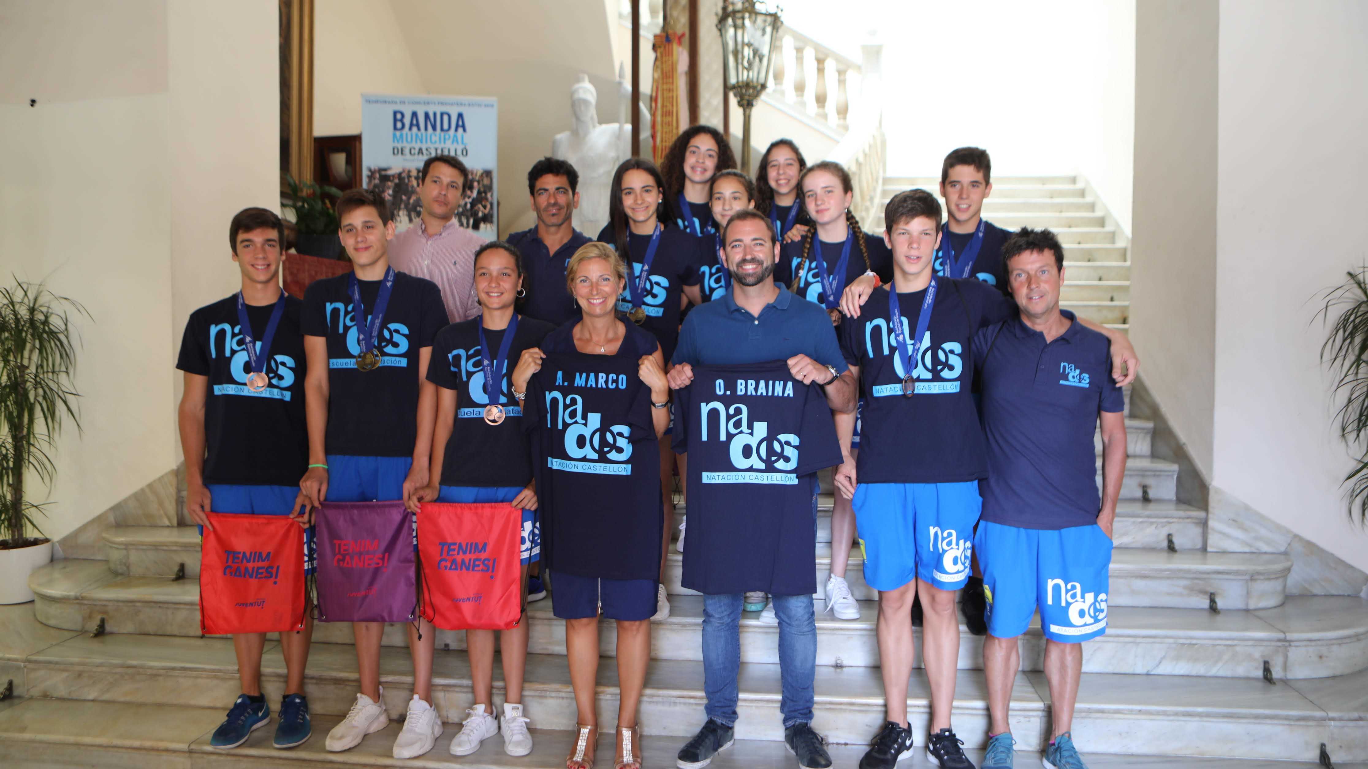 El Ayuntamiento de Castelló recibe a los medallistas del Club Natación Nados