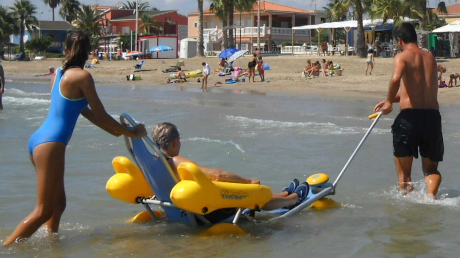 Xilxes celebra una jornada nocturna de playa accesible