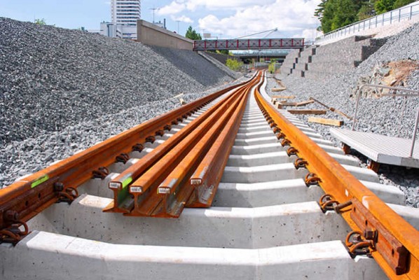 Adif adjudica por 291,5 millones obras en el tramo La Encina-València del Corredor