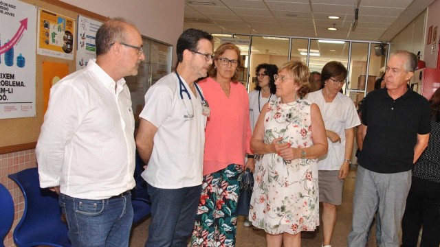 Barceló valora el esfuerzo de los profesionales que compatibilizan la asistencia diaria con el Arenal 