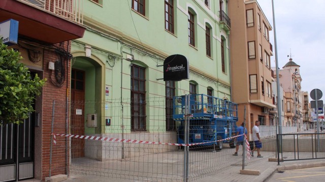 Nules renueva la fachada del edificio de la música para evitar el riesgo de desprendimientos