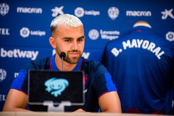 El debut de Mayoral, principal atractivo del Levante-Huesca