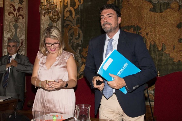 PP y Cs cierran el cupo de 22 asesores de Alicante: 5 para la oposición y un gasto de 821.000 euros