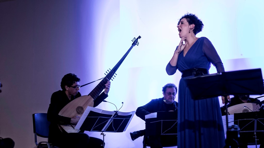 La soprano Èlia Casanova enseña 'L'Universo sulla Pelle' en su paso por Peñíscola