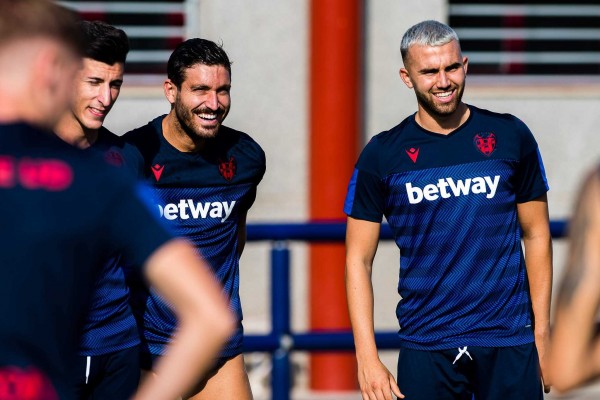 Mayoral se entrena por primera vez con sus compañeros tras regresar al club