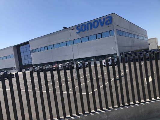 Sonova centraliza en San Vicente la reparación y producción de audífonos para 11 países de la UE
