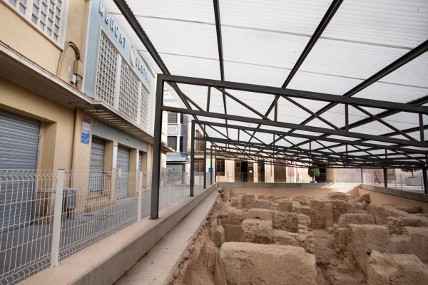 El pleno de Elche aprueba crear una comisión de seguimiento del proyecto del Mercado Central
