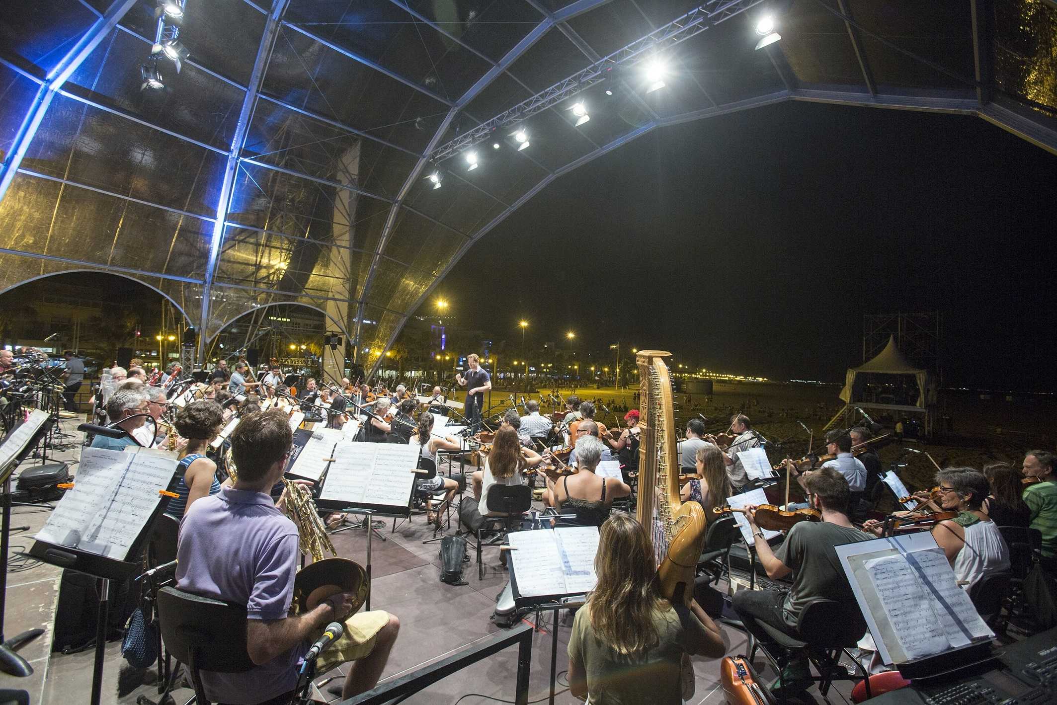El Palau de la Música convierte la playa de Las Arenas en su escenario estival