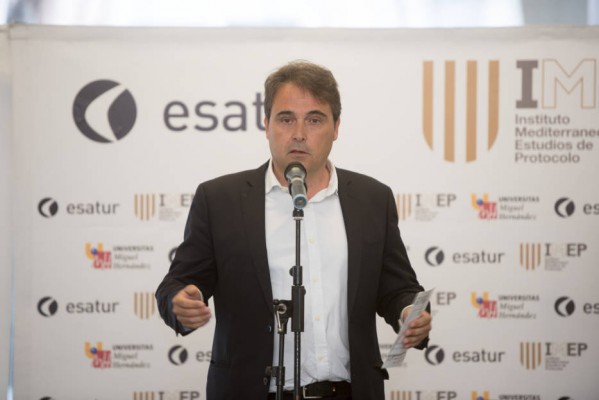 Esatur espera alcanzar los 8 millones con las salas VIP de Manises, Tenerife Sur y Fuerteventura