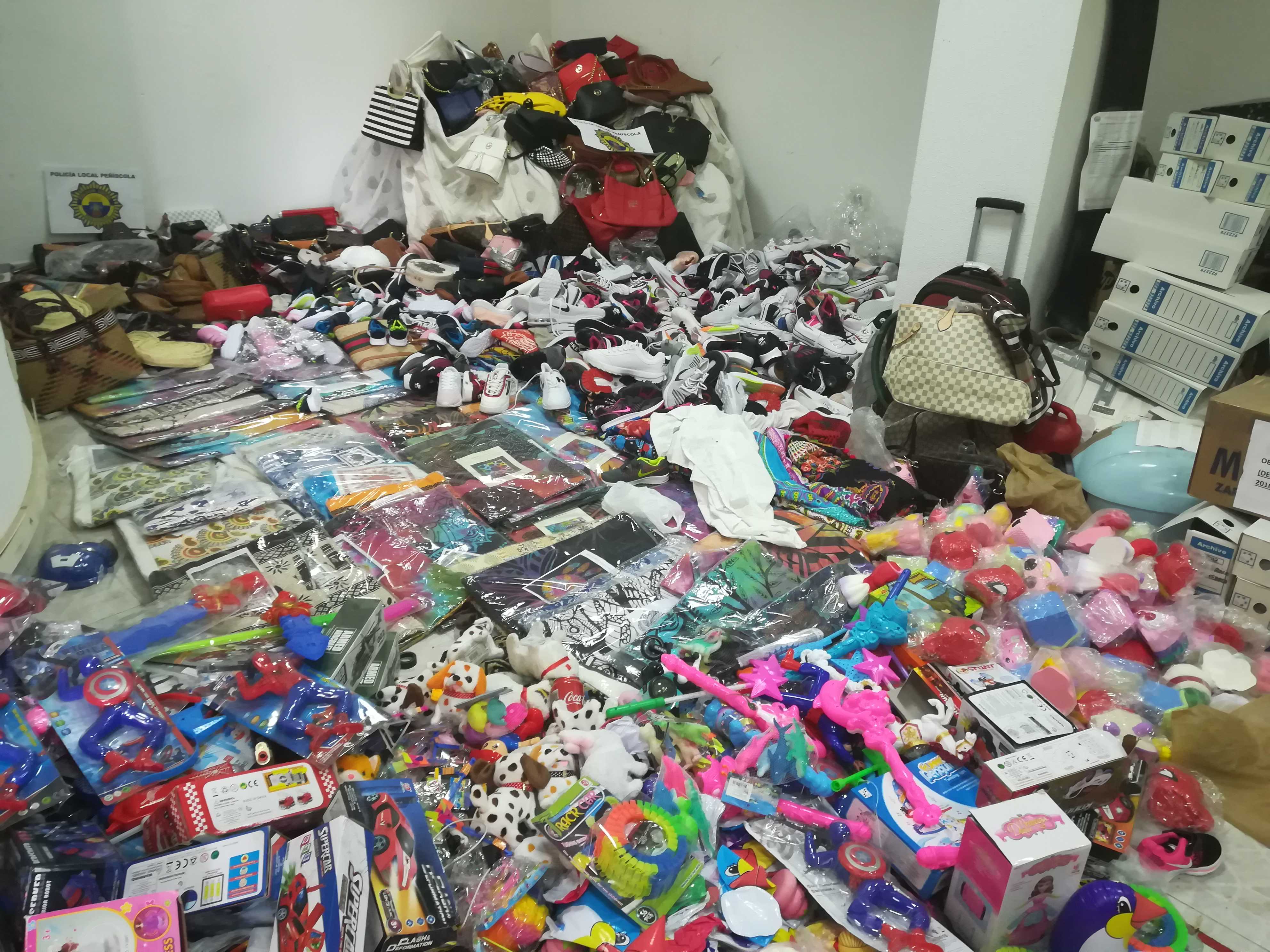 La Policía Local de Peñíscola se incauta de 7.000 artículos procedentes del 'top manta'