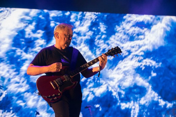 New Order arrasa en un Low Festival que cuelga el 'sold out' en su segunda jornada
