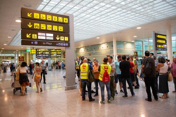 La huelga en Iberia en Barcelona causa la cancelación de 135 vuelos el fin de semana