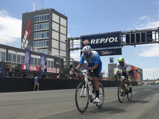 Más de 300 ciclistas toman la salida de las 24h Cyclo Circuit en el Circuit Ricardo Tormo