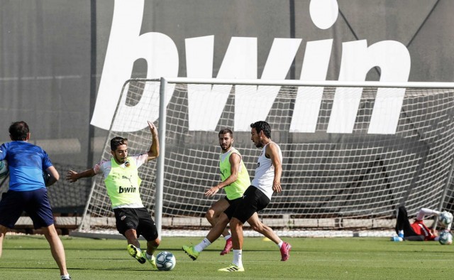 Marcelino cita a 23 jugadores para viajar a Lisboa y jugar ante el Sporting

