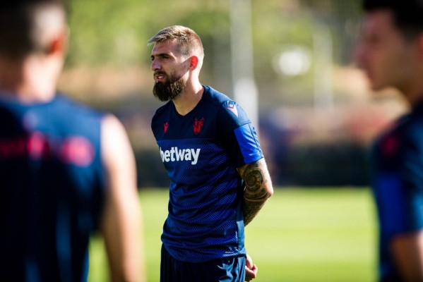 Acuerdo entre el Levante UD y el Rayo Vallecano para el traspaso de Saveljich
