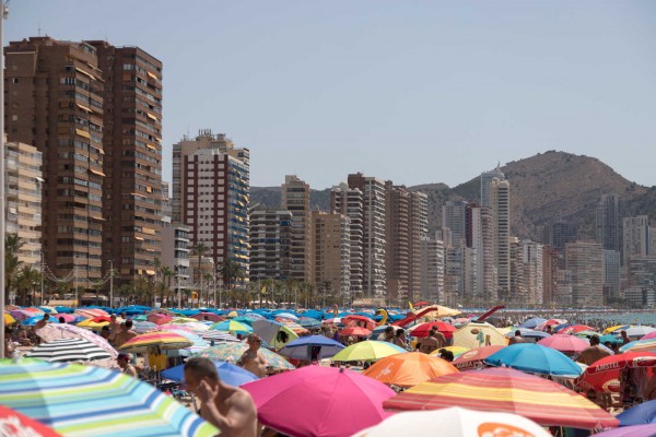 Los apartamentos turísticos se multiplican casi por dos en año y medio en Benidorm, según Hosbec