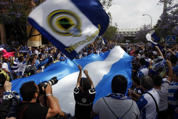 El Hércules vende 1.800 abonos en una semana de campaña y mejora el registro de veranos anteriores