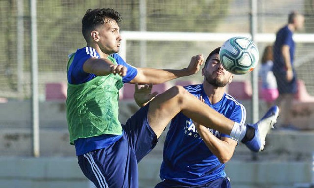 Almería, Huesca y Lugo sondean a Álex Muñoz, central por el que el Elche se interesó hace un año