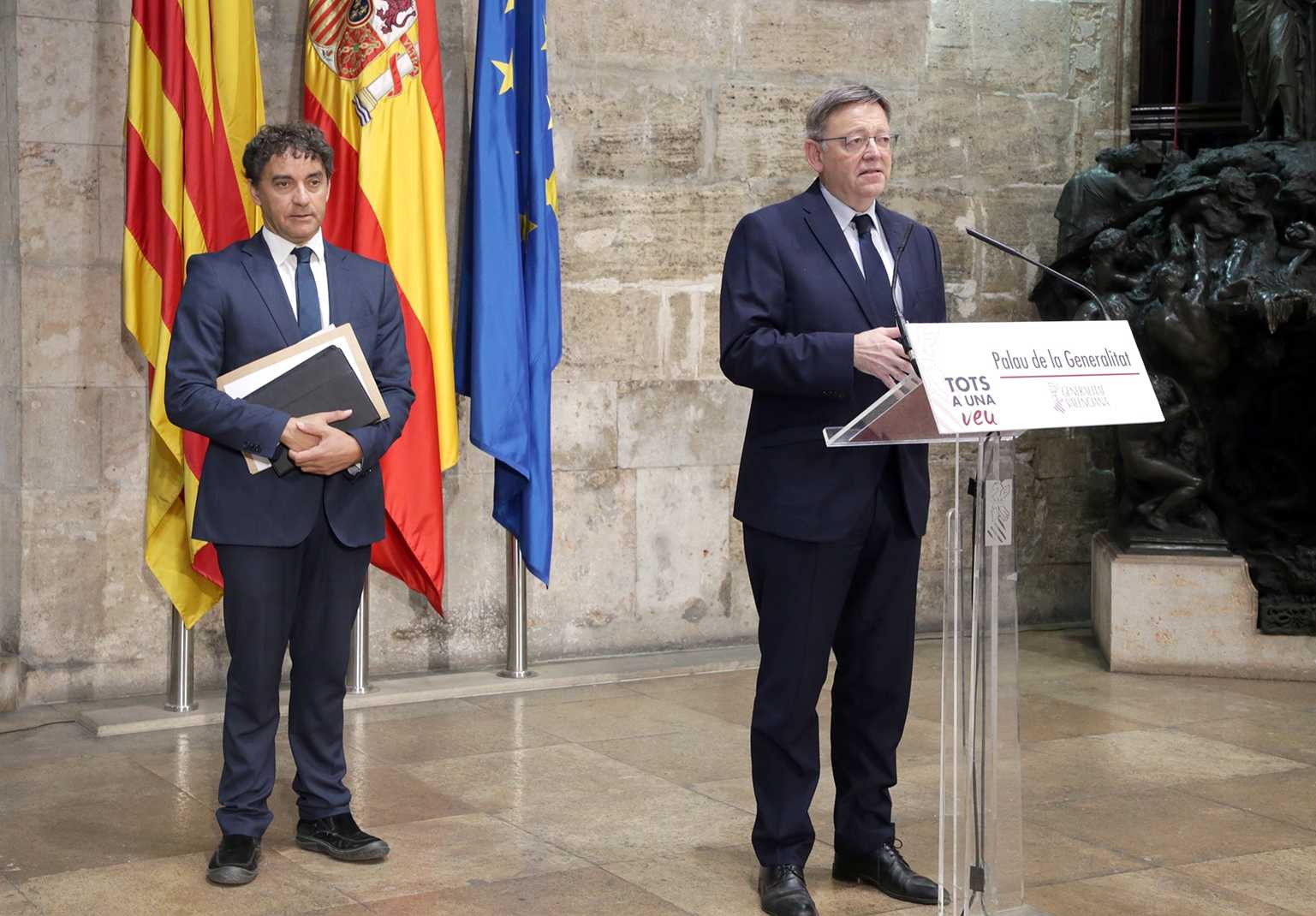 El president de la Generalitat, Ximo Puig, y el secretario autonómico de Turismo, Francesc Colomer. Foto: GVA - 