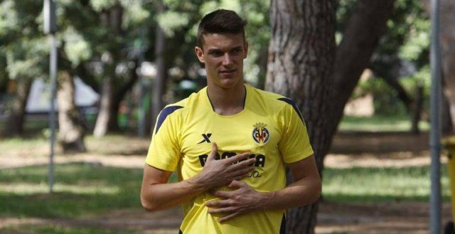 El lateral Adrián Marín será operado y estará 3 meses de baja
