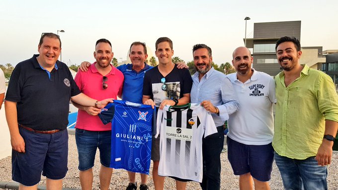 El seleccionador nacional, Robert Moreno, espectador en el San Pedro-Castellón