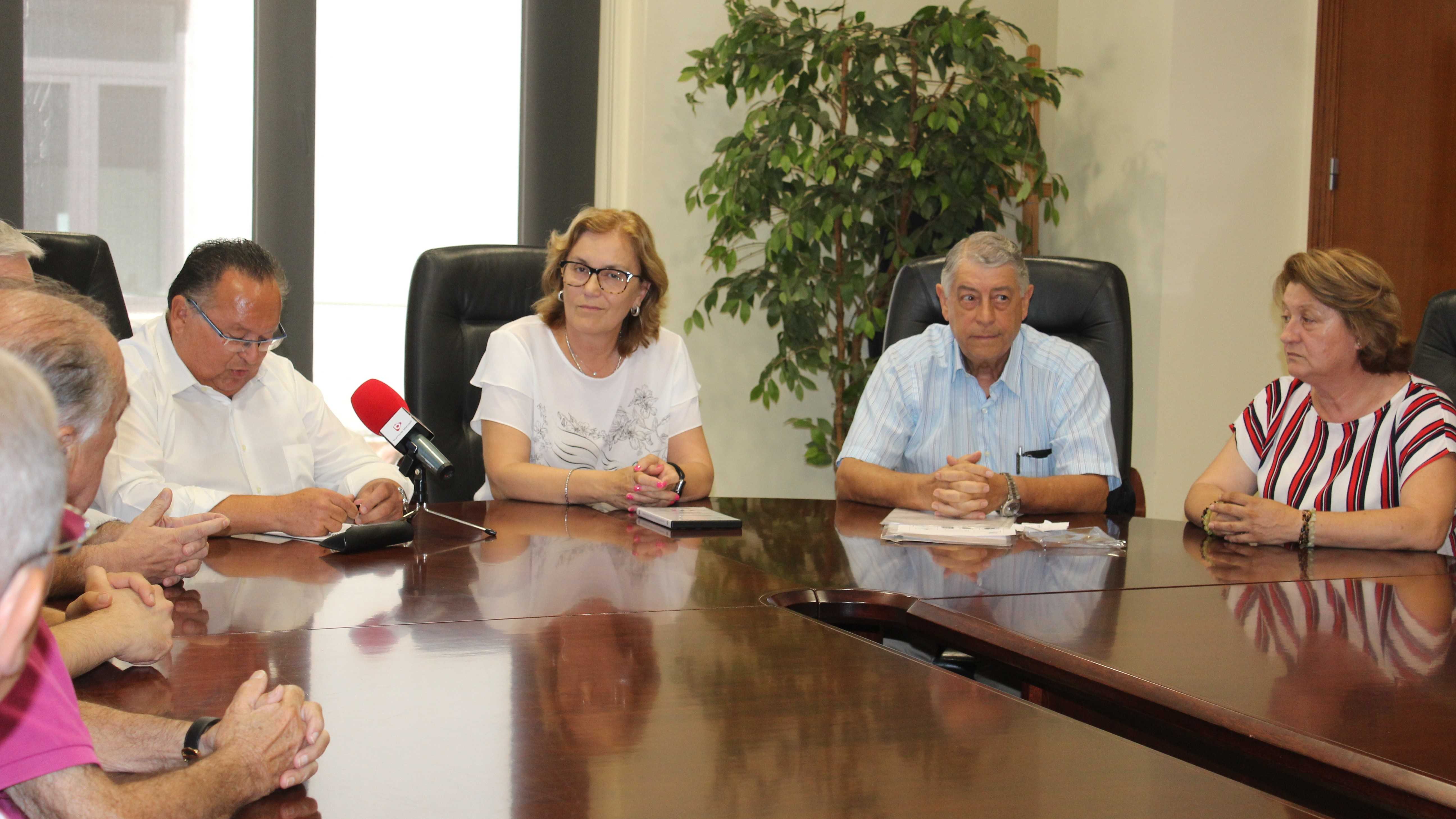 Burriana enseña a la ciudadanía cómo actuar ante una parada cardiopulmonar y usar el desfibrilador