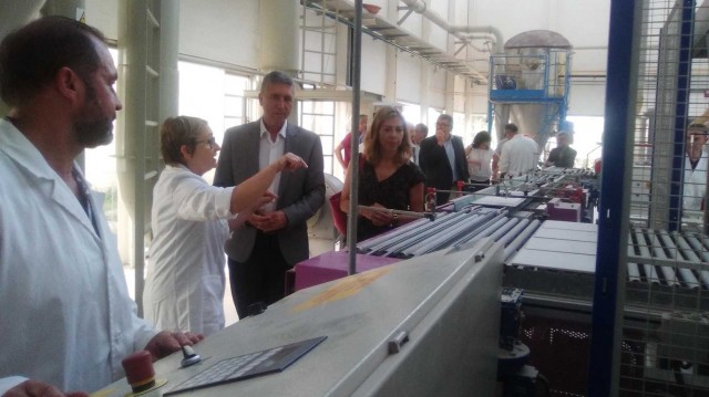 Climent aboga por la formación profesional y la creación de talento en la industria azulejera