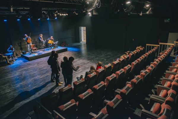 Los actores critican al Consell por falta de compromiso con artes escénicas
