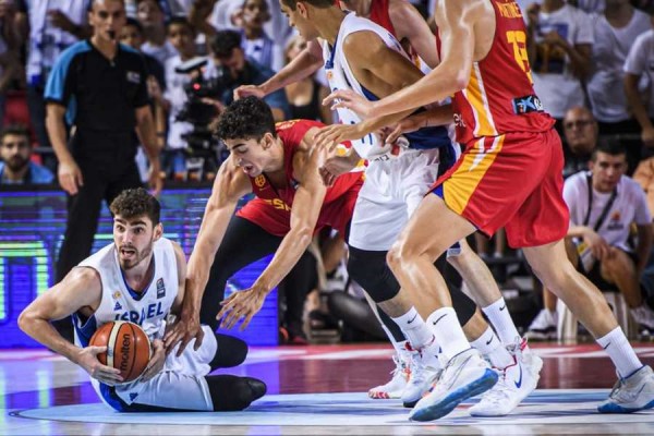 Josep Puerto se cuelga la plata en el Eurobasket U20