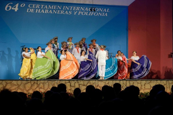 Voces de Filipinas a Estados Unidos llenan de color el 65 Certamen Internacional de Habaneras de Torrevieja